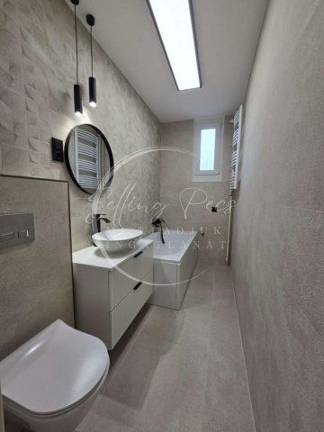 Eladó panellakás, Pécsett, Építők útján 57.5 M Ft, 2 szobás