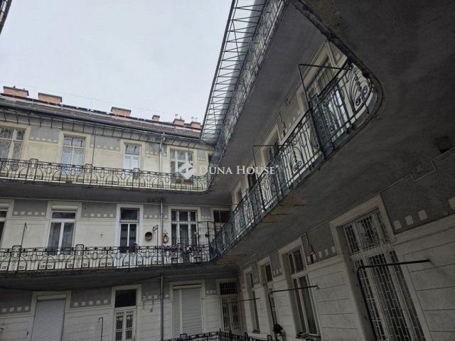 Eladó téglalakás, Budapesten, VIII. kerületben 130 M Ft