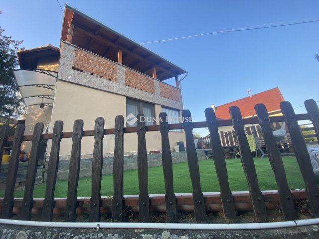 Eladó családi ház, Báron 64.99 M Ft, 3 szobás
