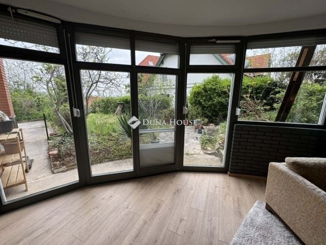 Eladó téglalakás, Pécsett 69.9 M Ft, 2 szobás