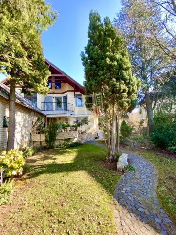 Eladó családi ház, Solymáron 269.9 M Ft, 6 szobás