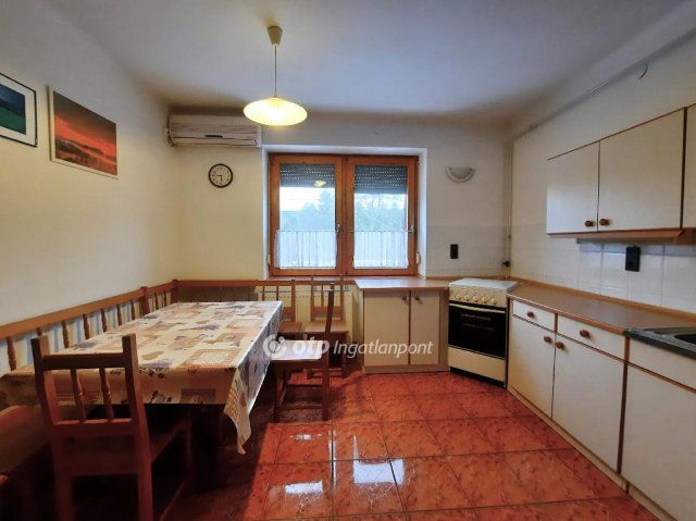 Eladó családi ház, Siófokon 350 M Ft, 9+4 szobás