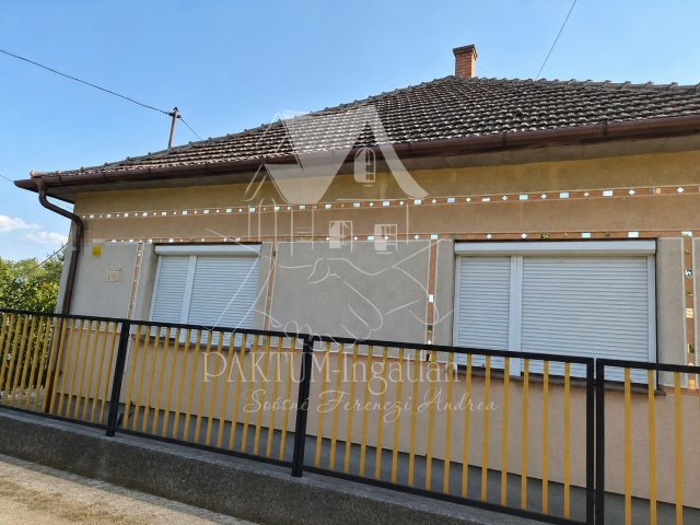 Eladó családi ház, Tiszaföldváron 14.99 M Ft, 2 szobás