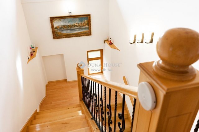 Eladó családi ház, Kecskeméten 248 M Ft, 8 szobás