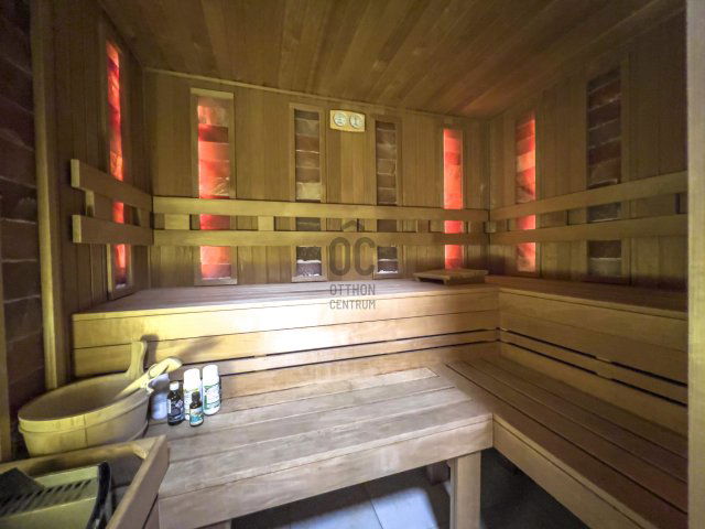 Eladó családi ház, Budajenőn 449.999 M Ft, 8 szobás