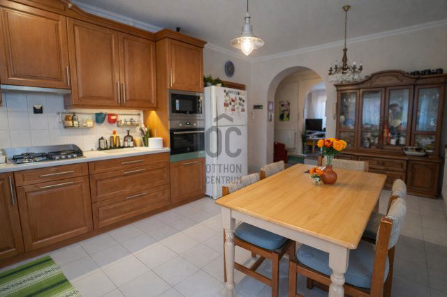 Eladó ikerház, Debrecenben 149.9 M Ft, 6 szobás