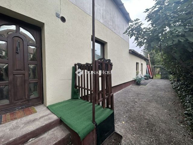 Eladó családi ház, Székesfehérvárott 71.99 M Ft, 6 szobás