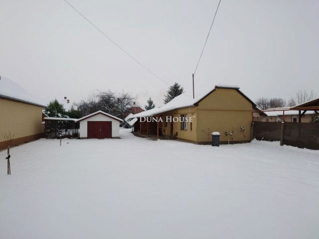 Eladó családi ház, Kiskunfélegyházán 31.99 M Ft, 1 szobás