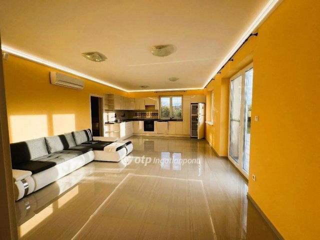 Eladó ikerház, Halásztelken 154 M Ft, 4 szobás