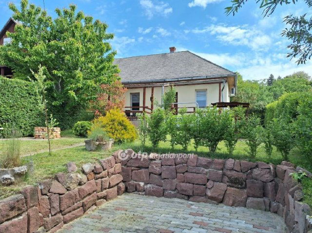Eladó családi ház, Balatonfűzfőn 149 M Ft, 5+1 szobás