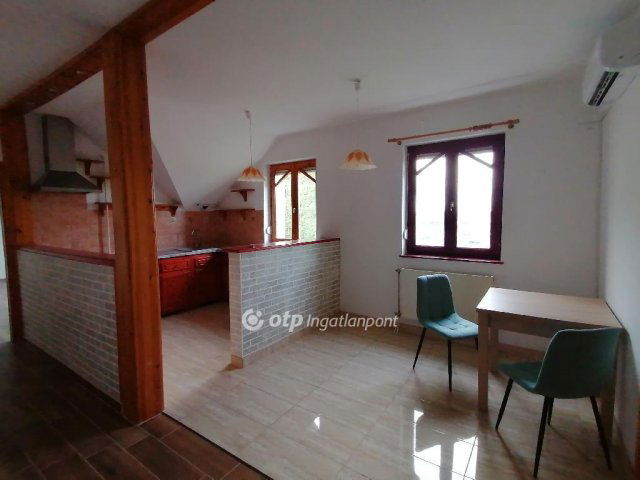 Kiadó téglalakás, albérlet, Cegléden 220 E Ft / hó, 2 szobás