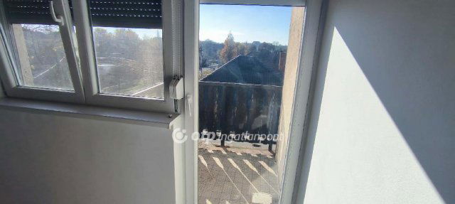 Eladó téglalakás, Békéscsabán 43 M Ft, 5 szobás