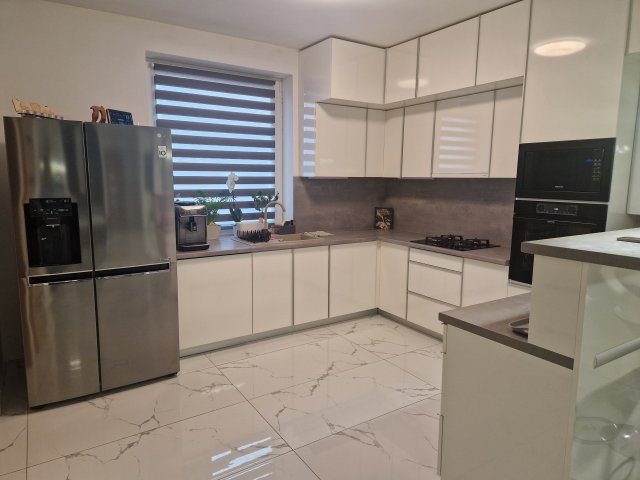 Eladó családi ház, Röszkén 140 M Ft, 4 szobás