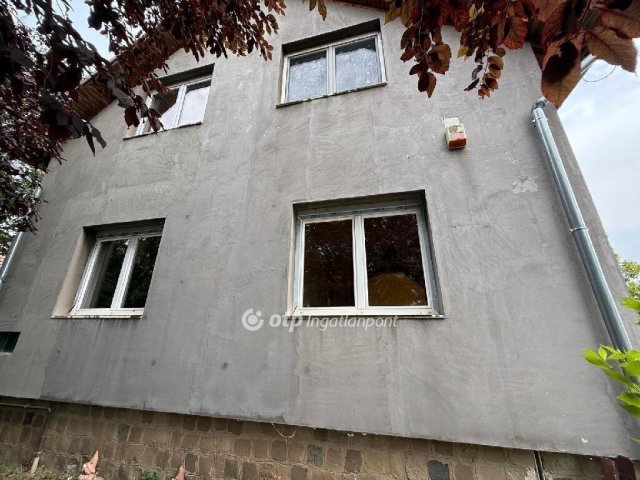 Eladó családi ház, Vecsésen 82.4 M Ft, 5+1 szobás