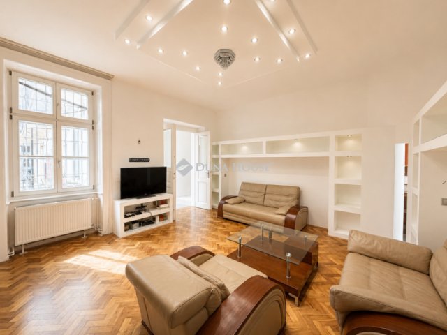 Kiadó téglalakás, albérlet, Budapesten, V. kerületben, 3 szobás