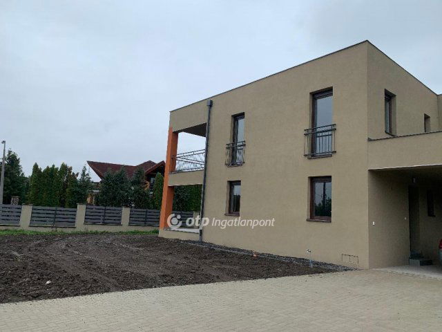 Eladó ikerház, Egerben 98.9 M Ft, 3+1 szobás