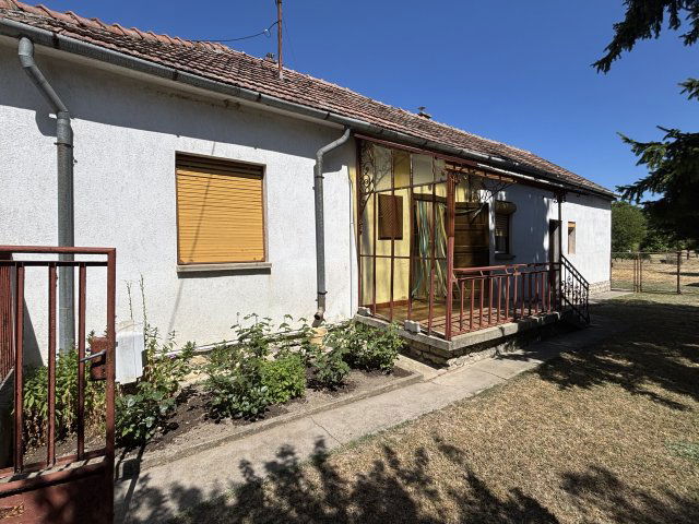 Eladó családi ház, Pécselyen 52 M Ft, 2 szobás