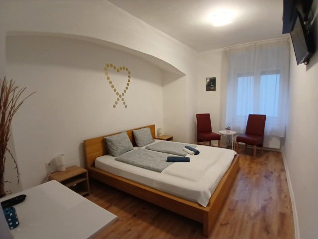 Eladó családi ház, Egerben 169.9 M Ft, 9 szobás