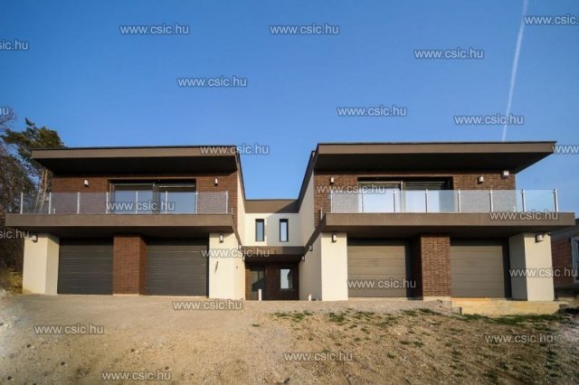 Eladó családi ház, Pécelen 365 M Ft, 6 szobás