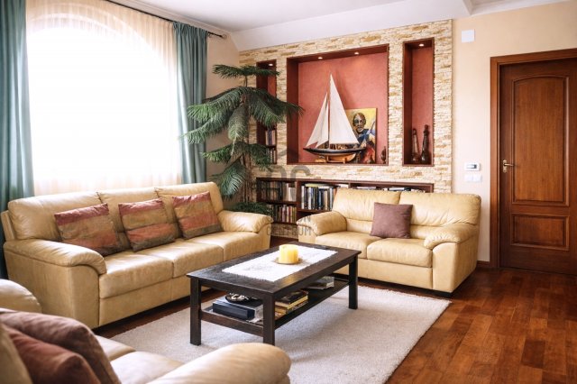 Eladó családi ház, Nagykovácsiban 292 M Ft, 7 szobás