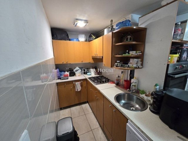 Eladó családi ház, Székesfehérvárott 64.9 M Ft, 3 szobás