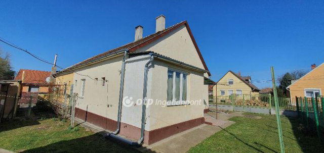 Eladó ikerház, Devecseren 19.9 M Ft, 2 szobás