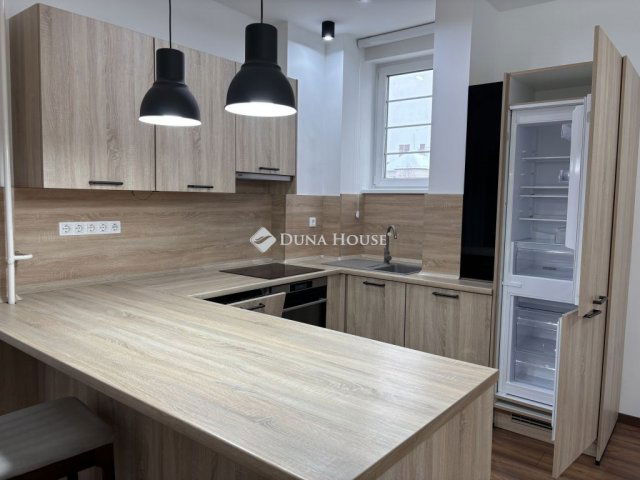 Eladó téglalakás, Debrecenben 84 M Ft, 3 szobás