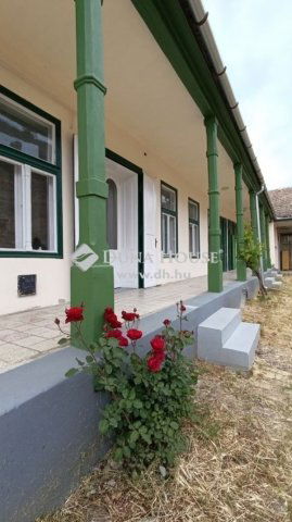Eladó családi ház, Bátaszéken 65 M Ft, 4 szobás