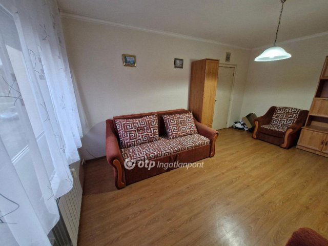 Eladó panellakás, Szekszárdon 38.9 M Ft, 2 szobás