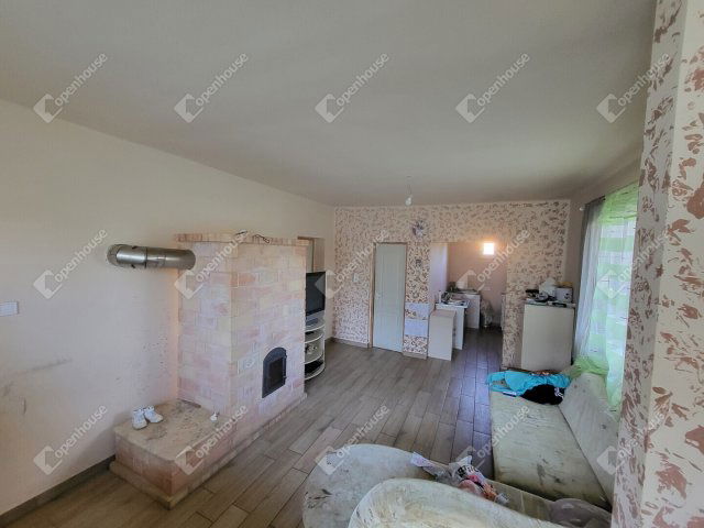Eladó családi ház, Süttőn 28 M Ft, 2 szobás