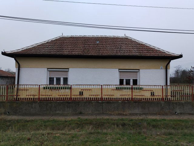 Eladó családi ház, Szászbereken 18 M Ft, 2 szobás