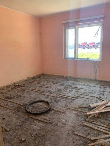 Eladó családi ház, Almásfüzitőn 24.9 M Ft, 4 szobás