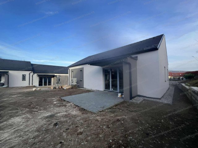 Eladó családi ház, Tatabányán 120 M Ft, 3 szobás