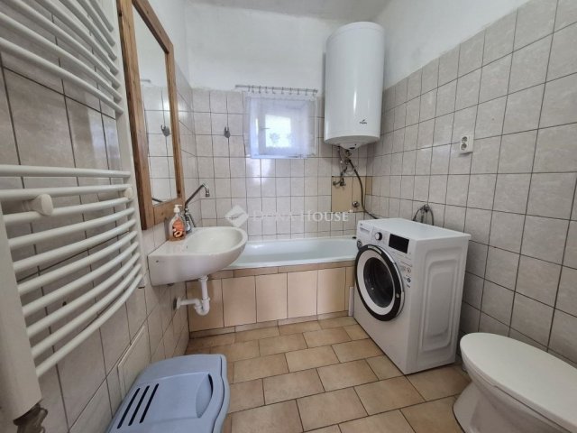 Eladó családi ház, Hottón 32.9 M Ft, 2 szobás