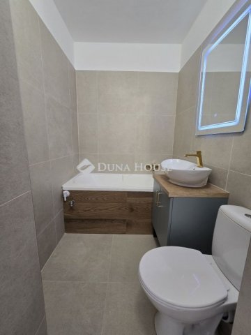 Eladó panellakás, Pécsett, Uitz Béla utcában 44.9 M Ft