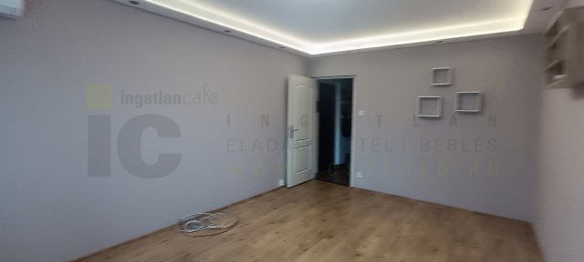 Kiadó panellakás, albérlet, Szegeden, Csongrádi sugárúton