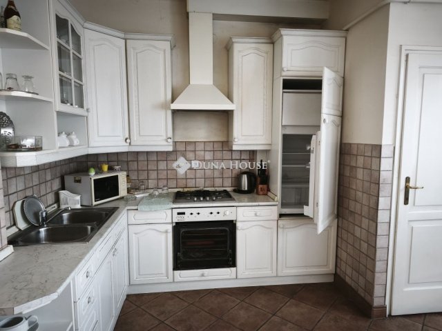 Eladó téglalakás, Szombathelyen 78 M Ft, 5 szobás