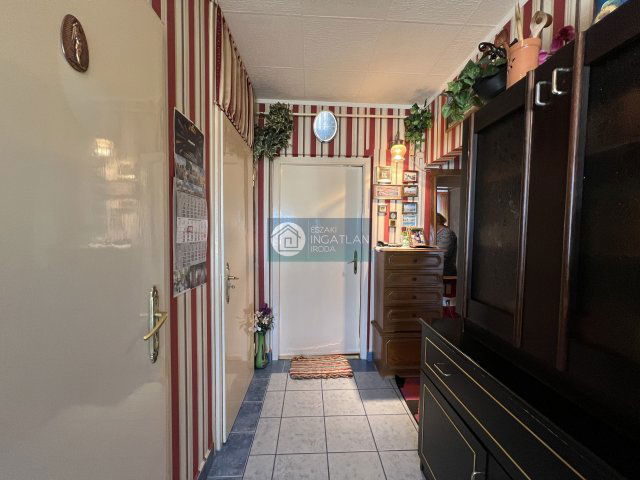 Eladó panellakás, Kazincbarcikán 23.5 M Ft, 2 szobás