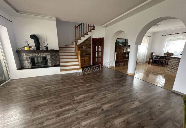 Eladó családi ház, Zsombón 140 M Ft, 5 szobás