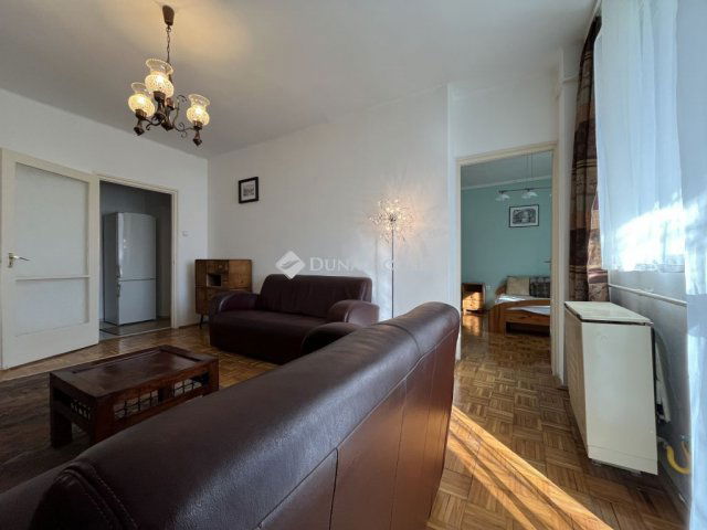 Eladó téglalakás, Veszprémben 56.9 M Ft, 2 szobás