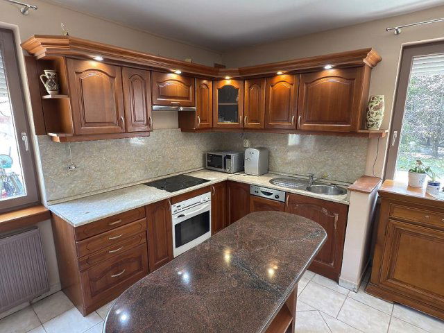 Eladó családi ház, Szentendrén 94.9 M Ft, 5 szobás