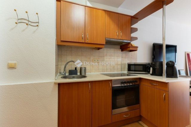 Eladó téglalakás, Budapesten, VIII. kerületben 69.9 M Ft