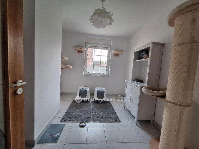 Eladó családi ház, Mosonmagyaróváron 144 M Ft, 8+2 szobás