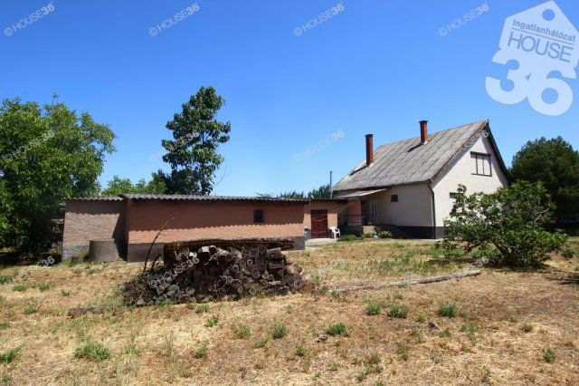 Eladó családi ház, Tázláron 24.5 M Ft, 4 szobás