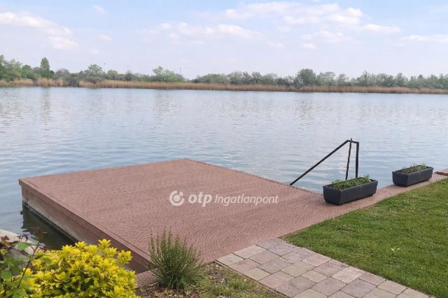 Eladó nyaraló, Szigetszentmiklóson 126.9 M Ft, 2 szobás