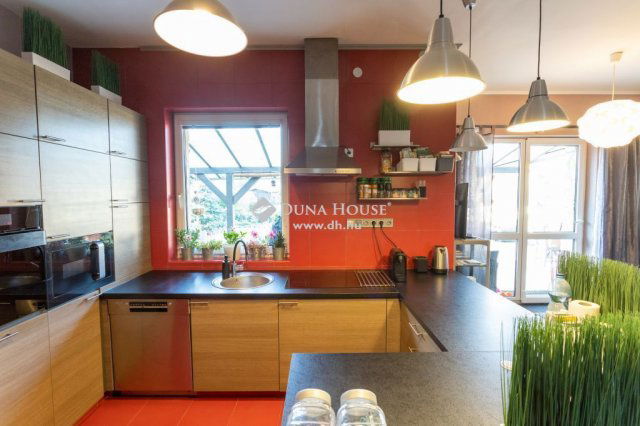 Eladó családi ház, Herceghalomon 230 M Ft, 2+3 szobás