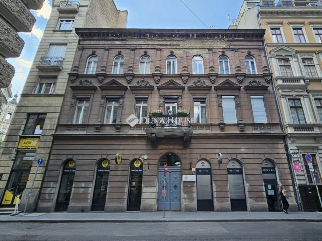 Eladó téglalakás, Budapesten, VI. kerületben 69.9 M Ft, 2 szobás