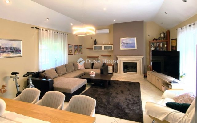 Eladó családi ház, Békéscsabán 150 M Ft, 5 szobás