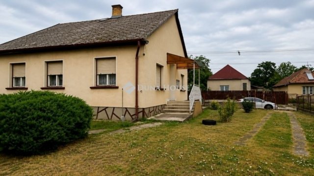 Eladó családi ház, Úrin 54.9 M Ft, 3 szobás