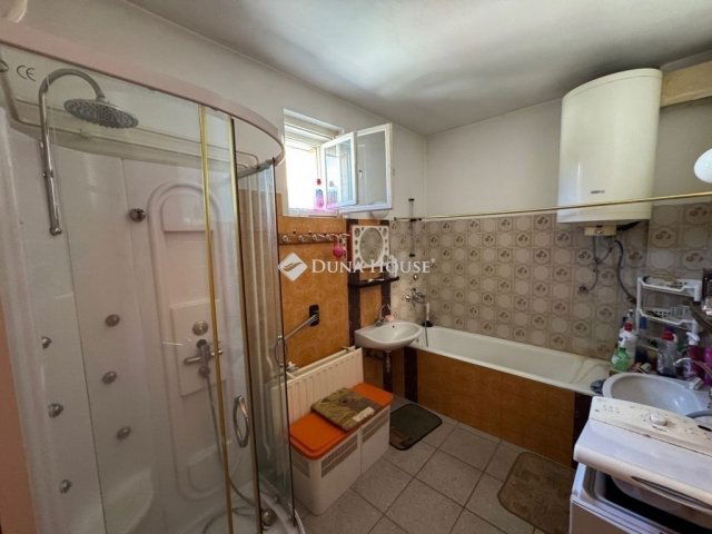 Eladó családi ház, Kecskeméten 99 M Ft, 8 szobás